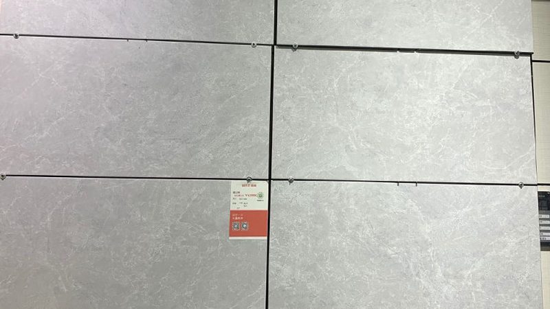 以下是一些在成都地区具有较高知名度和良好口碑的新中式装修瓷砖品牌：